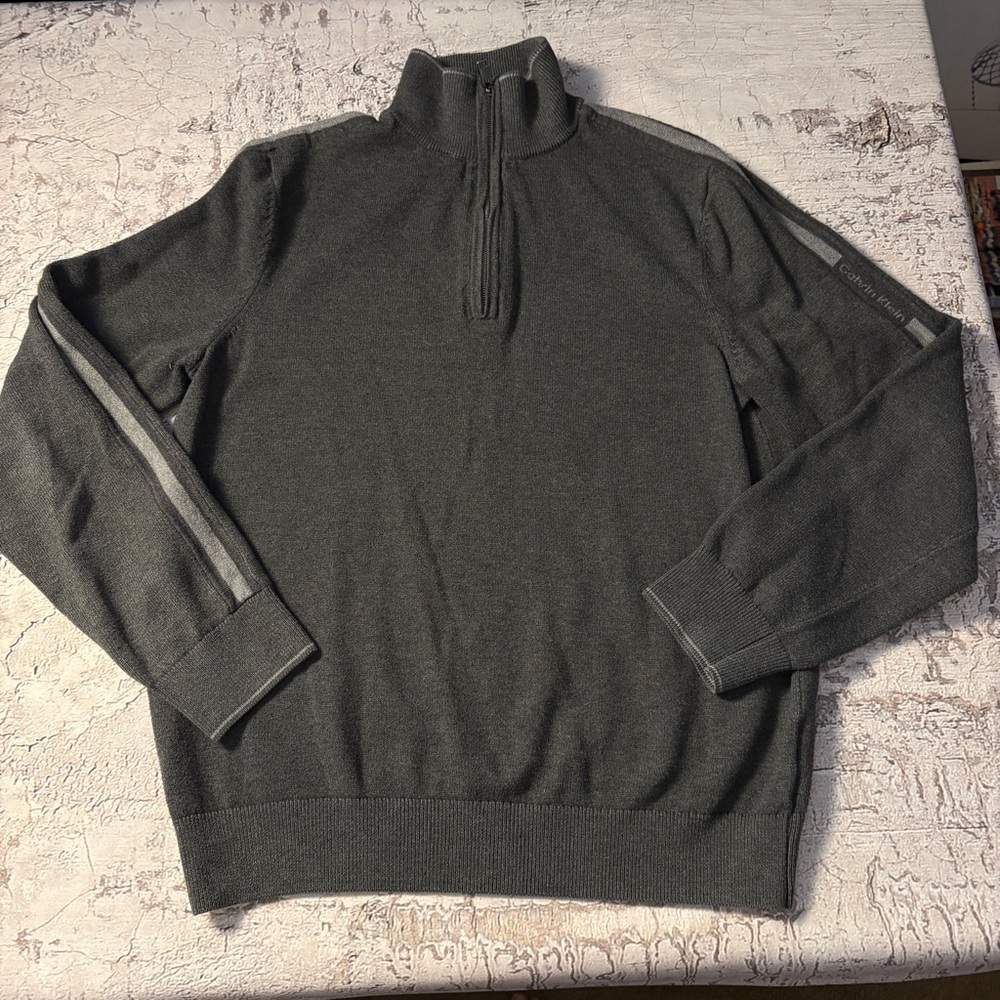 Men’s Gray Calvin Klein Pullover Sweater, Size M